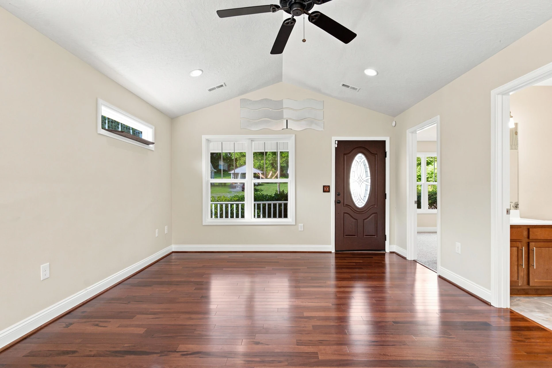 326 Franklin AVE - Photo 2