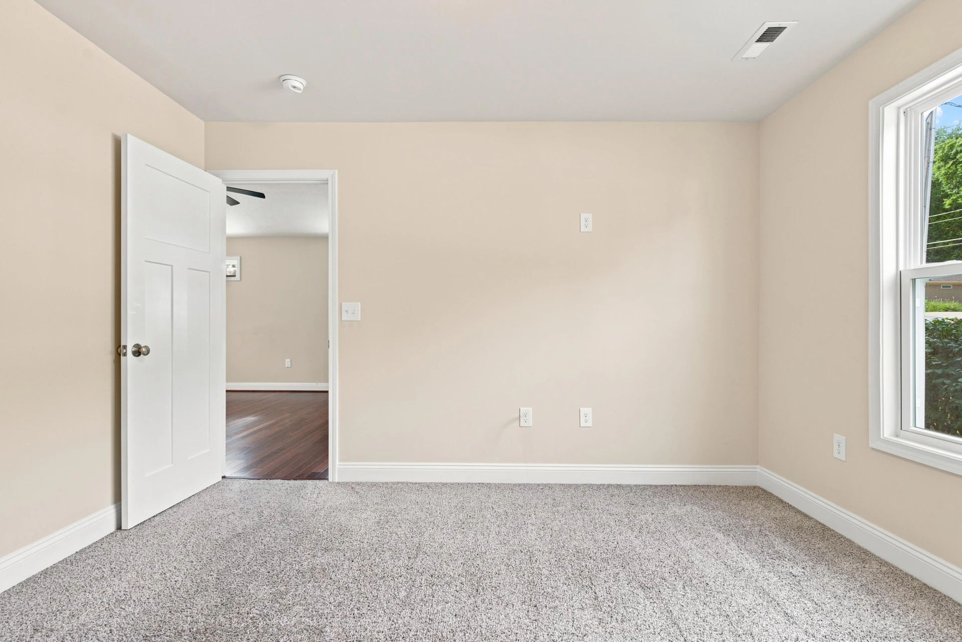 326 Franklin AVE - Photo 4