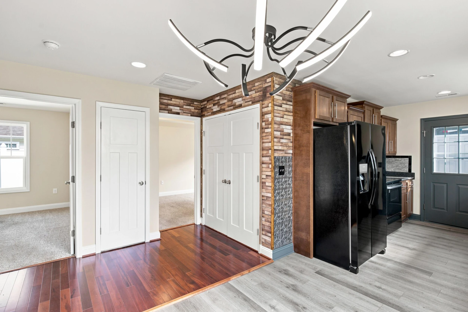326 Franklin AVE - Photo 8