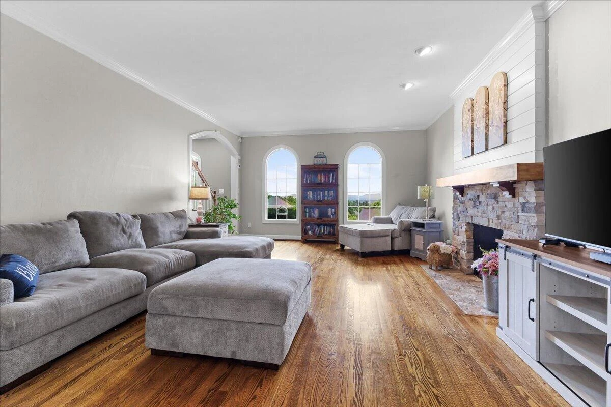 6306 Midsummer LN - Photo 12