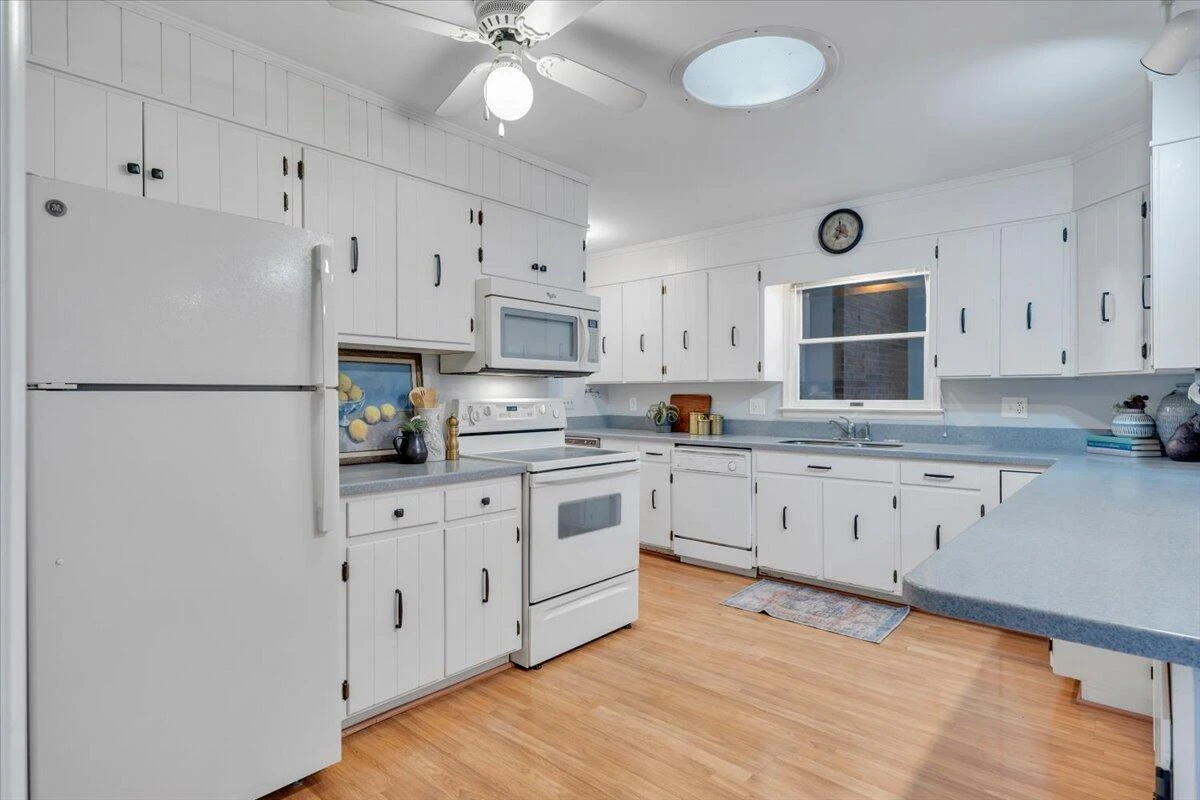 674 Azalea RD - Photo 15