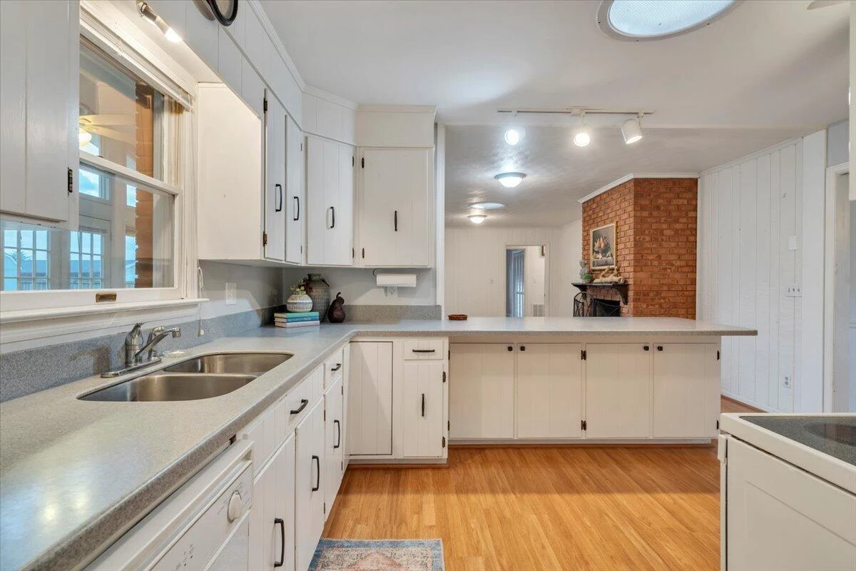 674 Azalea RD - Photo 19