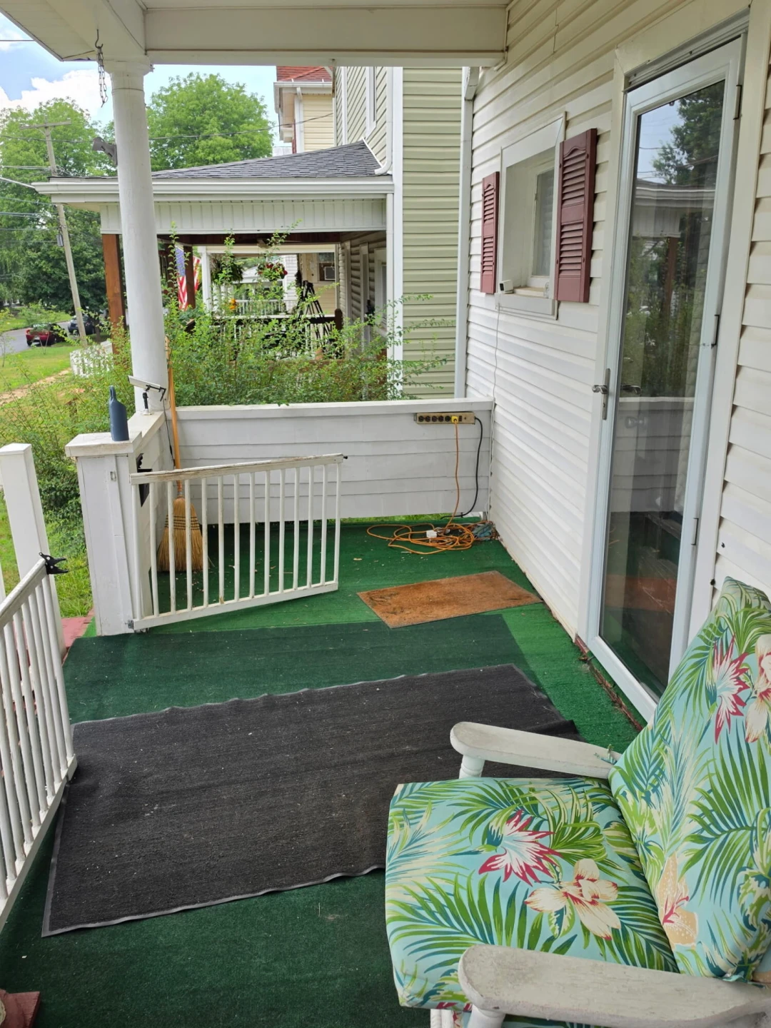 652 Highland AVE SE - Photo 2
