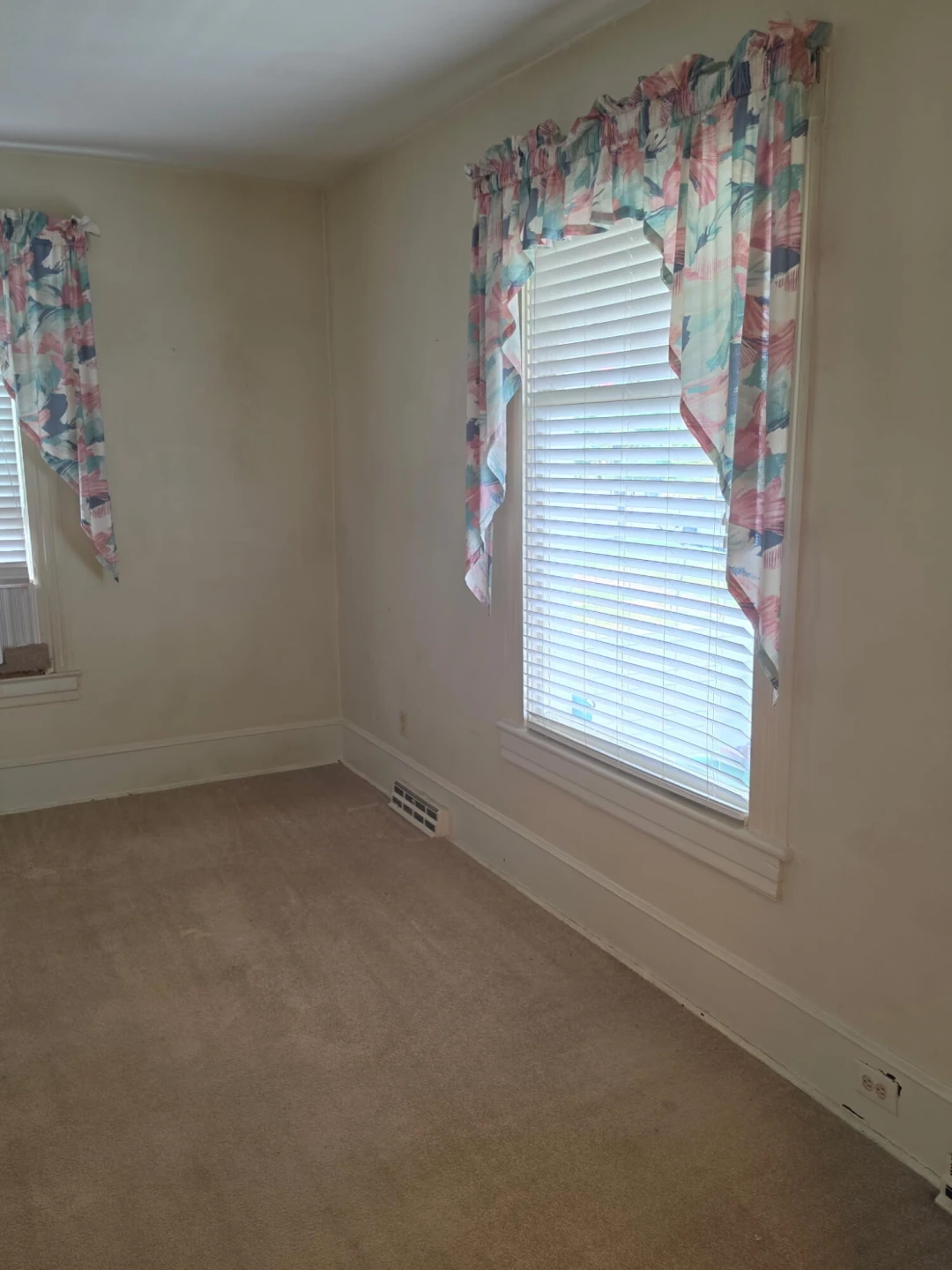 652 Highland AVE SE - Photo 20