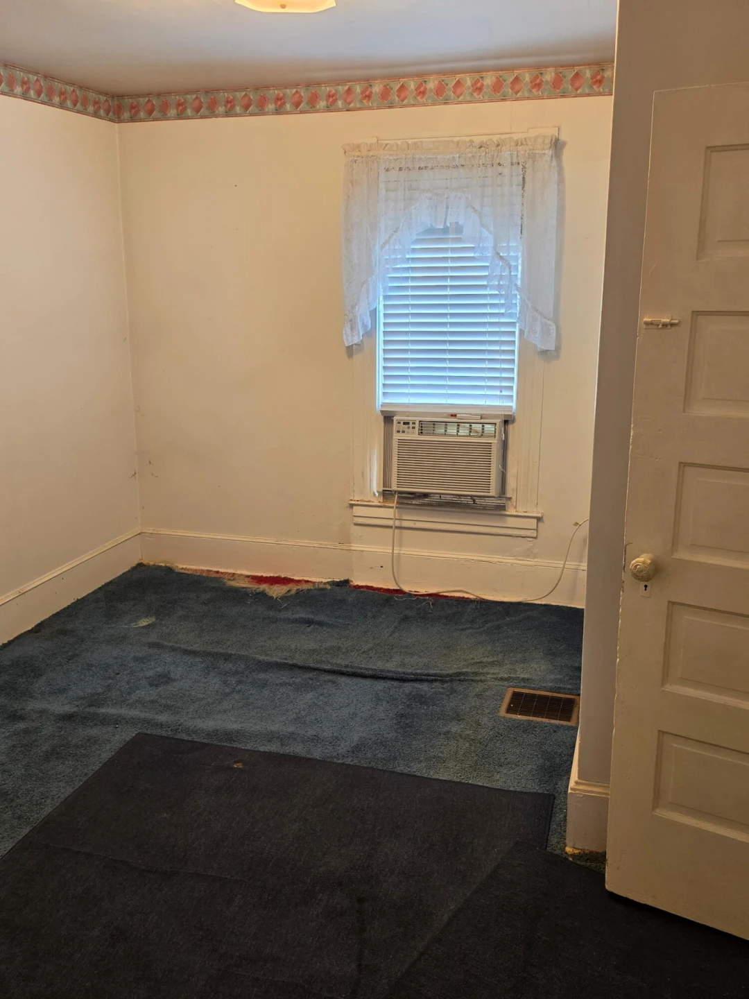 652 Highland AVE SE - Photo 25