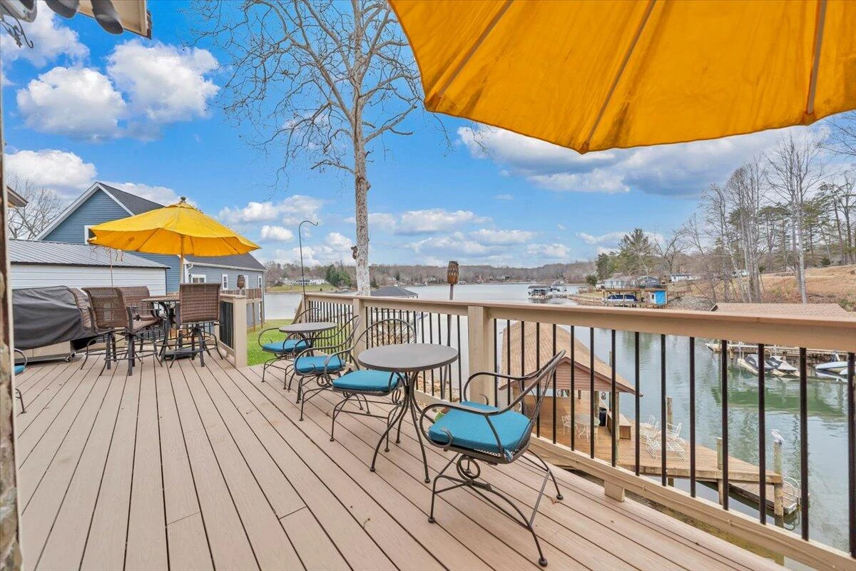56 Brookside LN