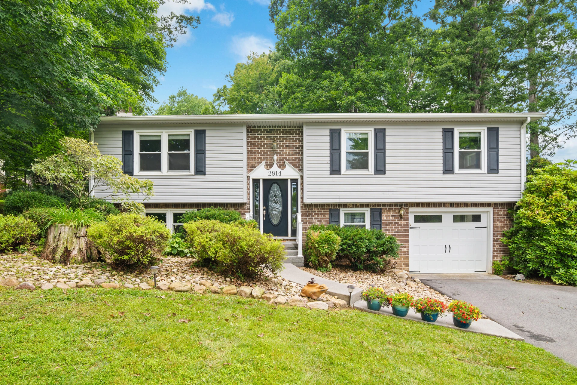 2814 Mount Vernon LN