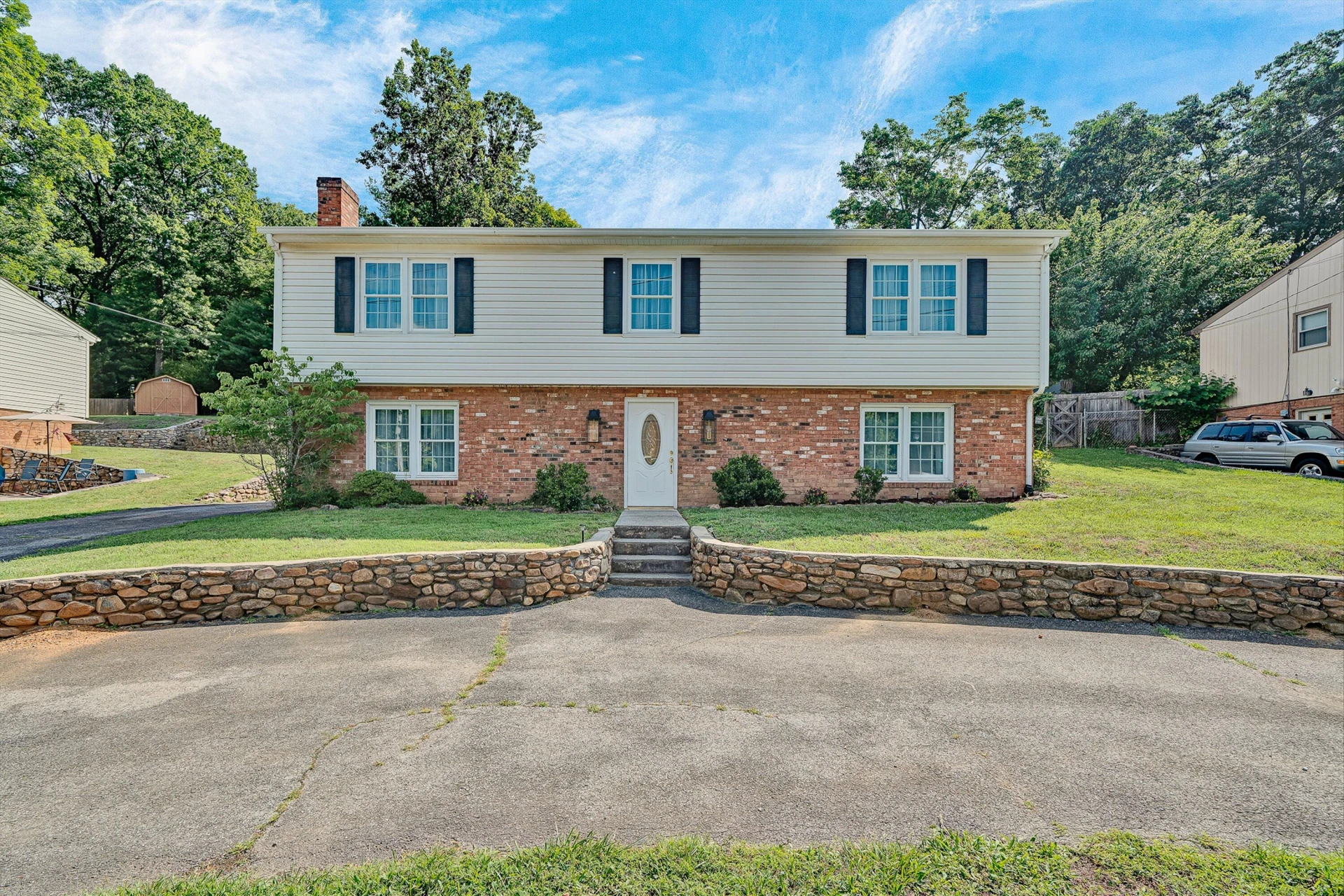 5718 Merriman RD