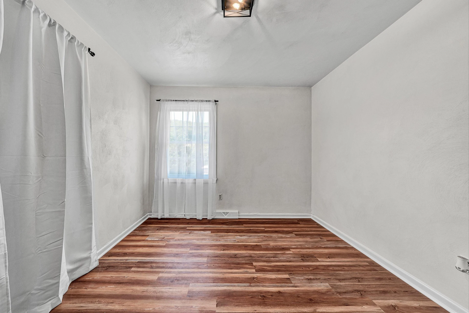 5718 Merriman RD - Photo 22