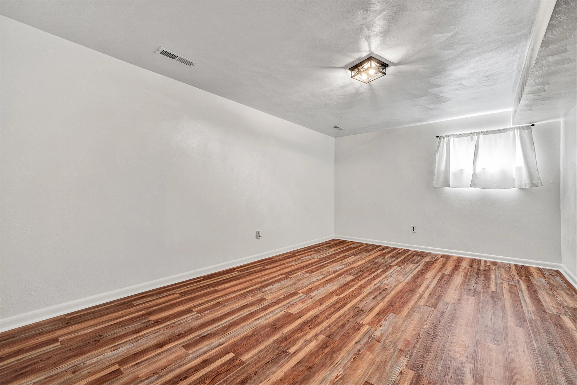 5718 Merriman RD - Photo 9