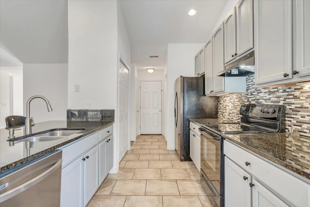 204 Montgomery Farms AVE - Photo 16