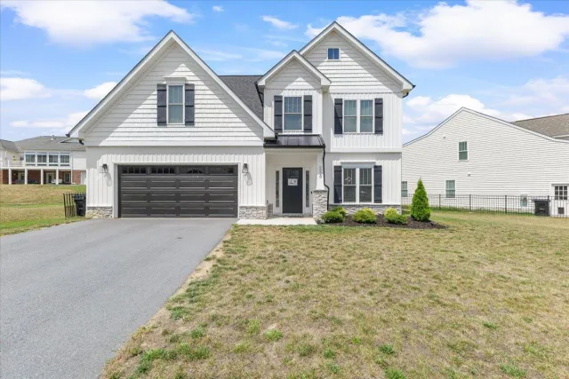 2228 Foxfield LN