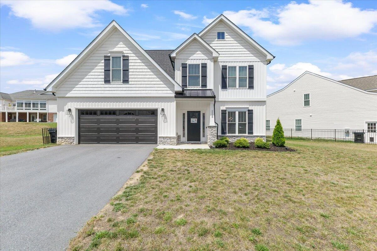 2228 Foxfield LN