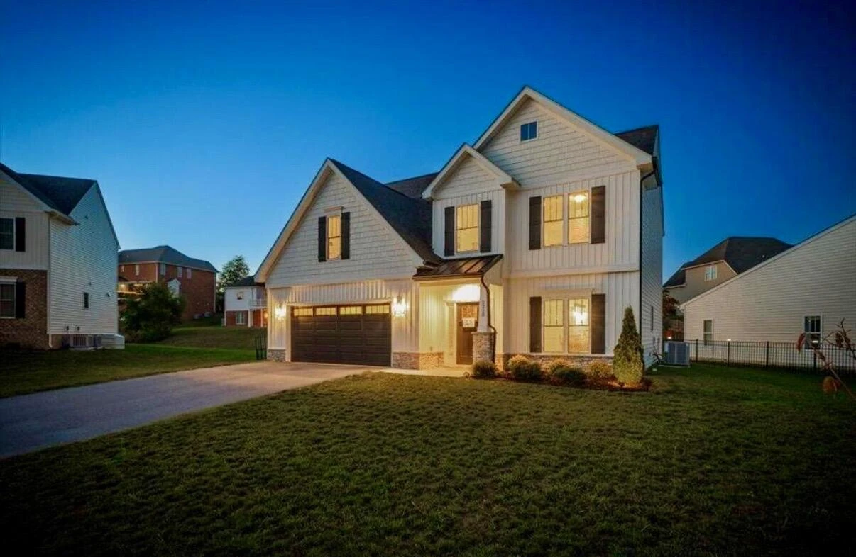 2228 Foxfield LN
