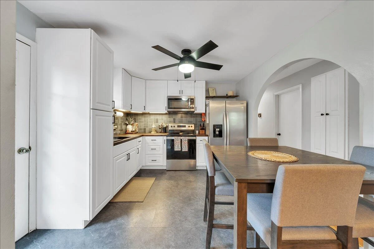 729 Kenyon RD - Photo 11