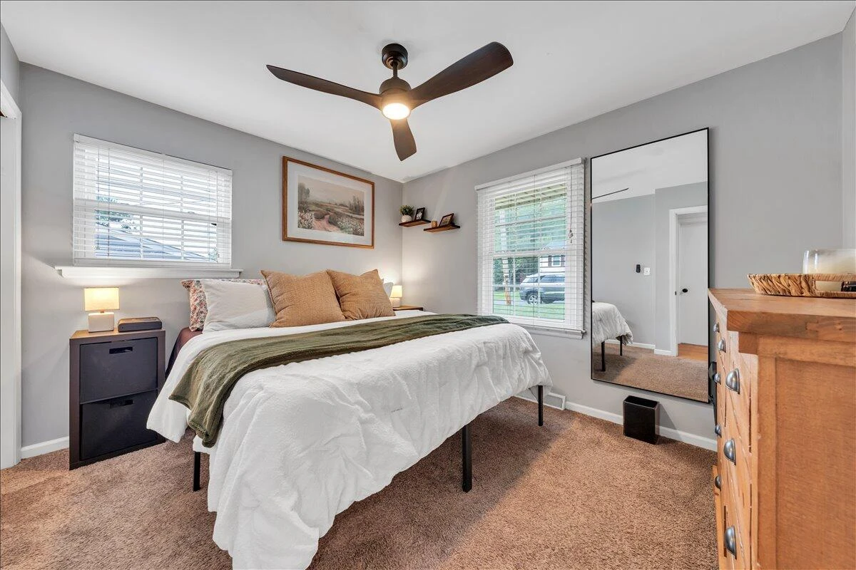 729 Kenyon RD - Photo 16