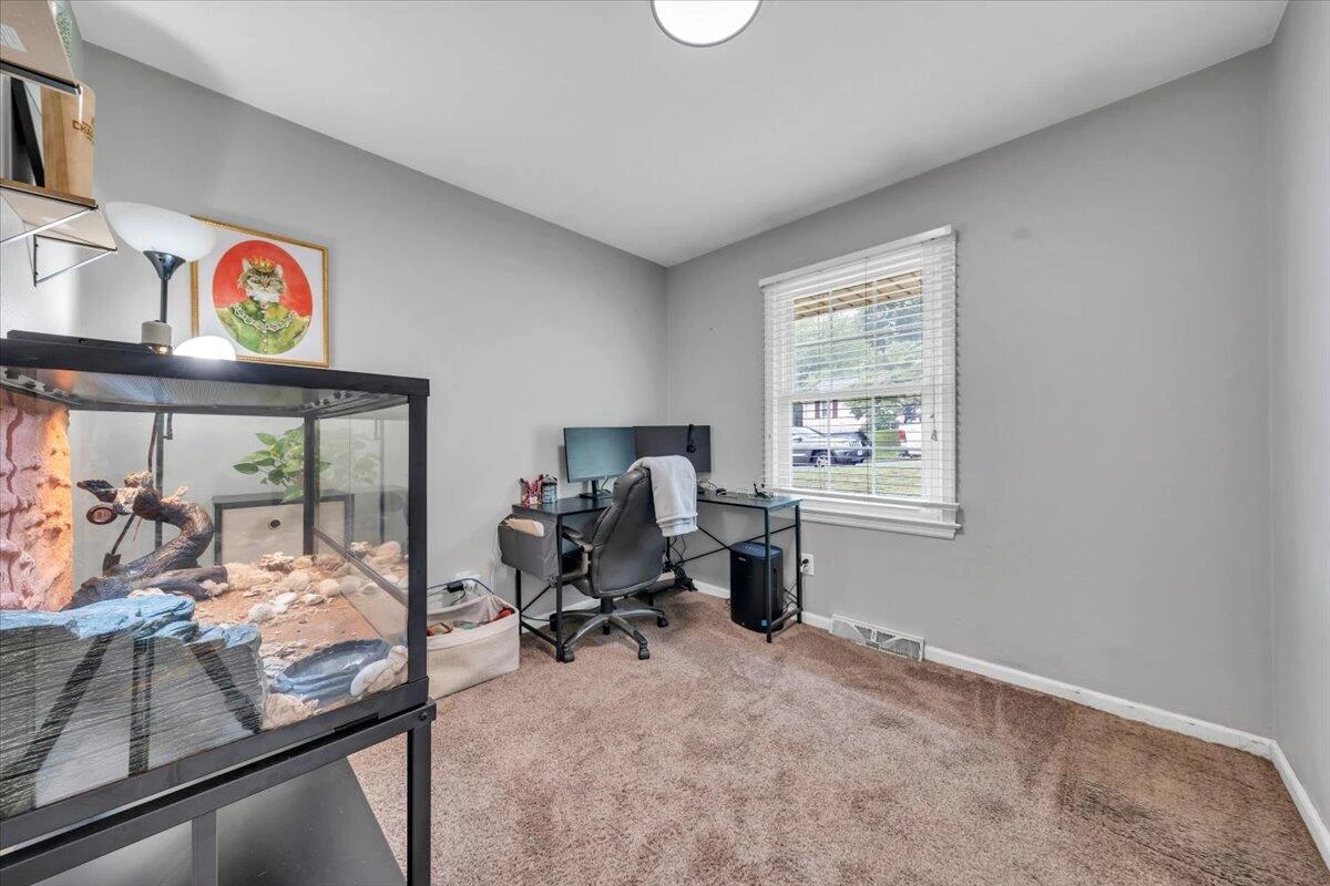 729 Kenyon RD - Photo 19