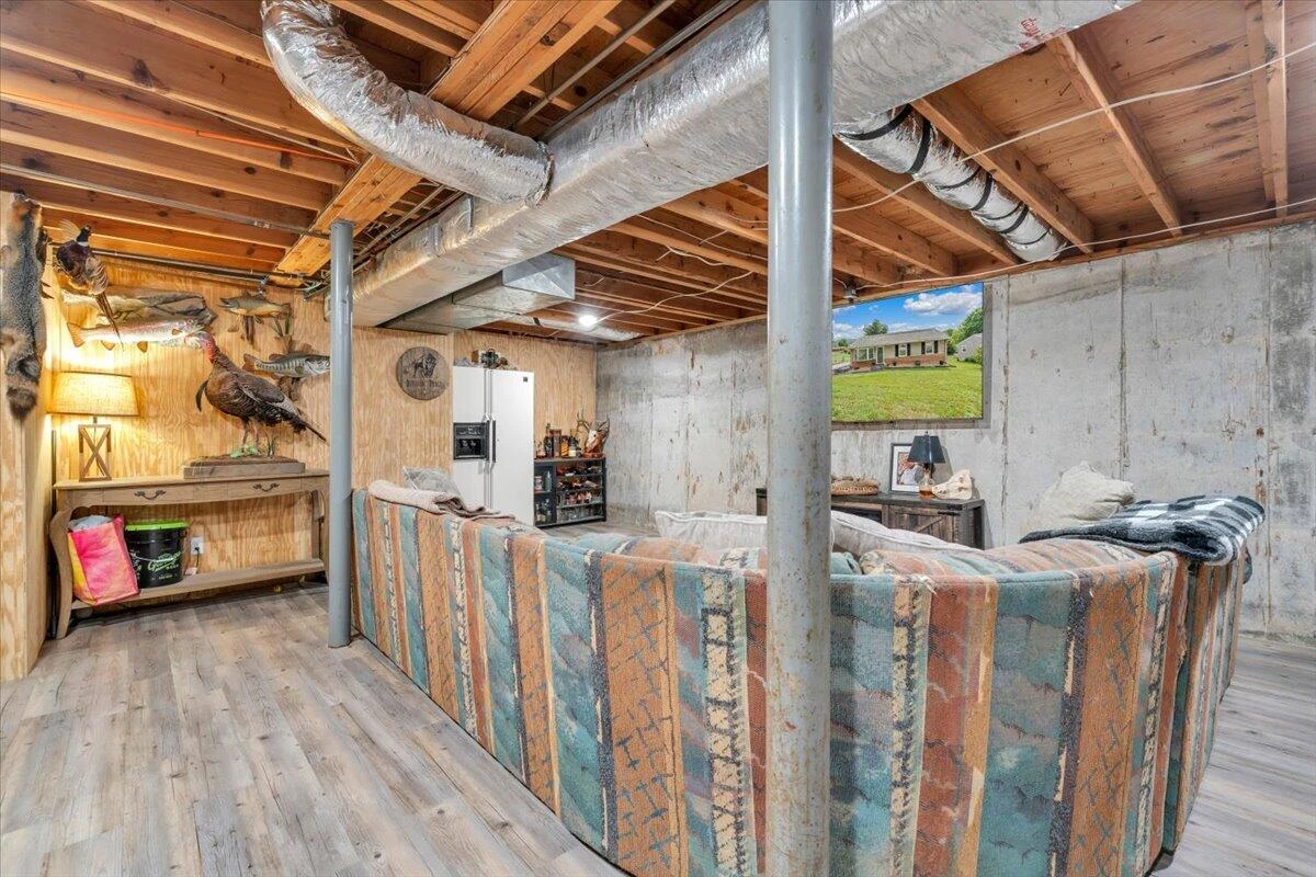 729 Kenyon RD - Photo 24