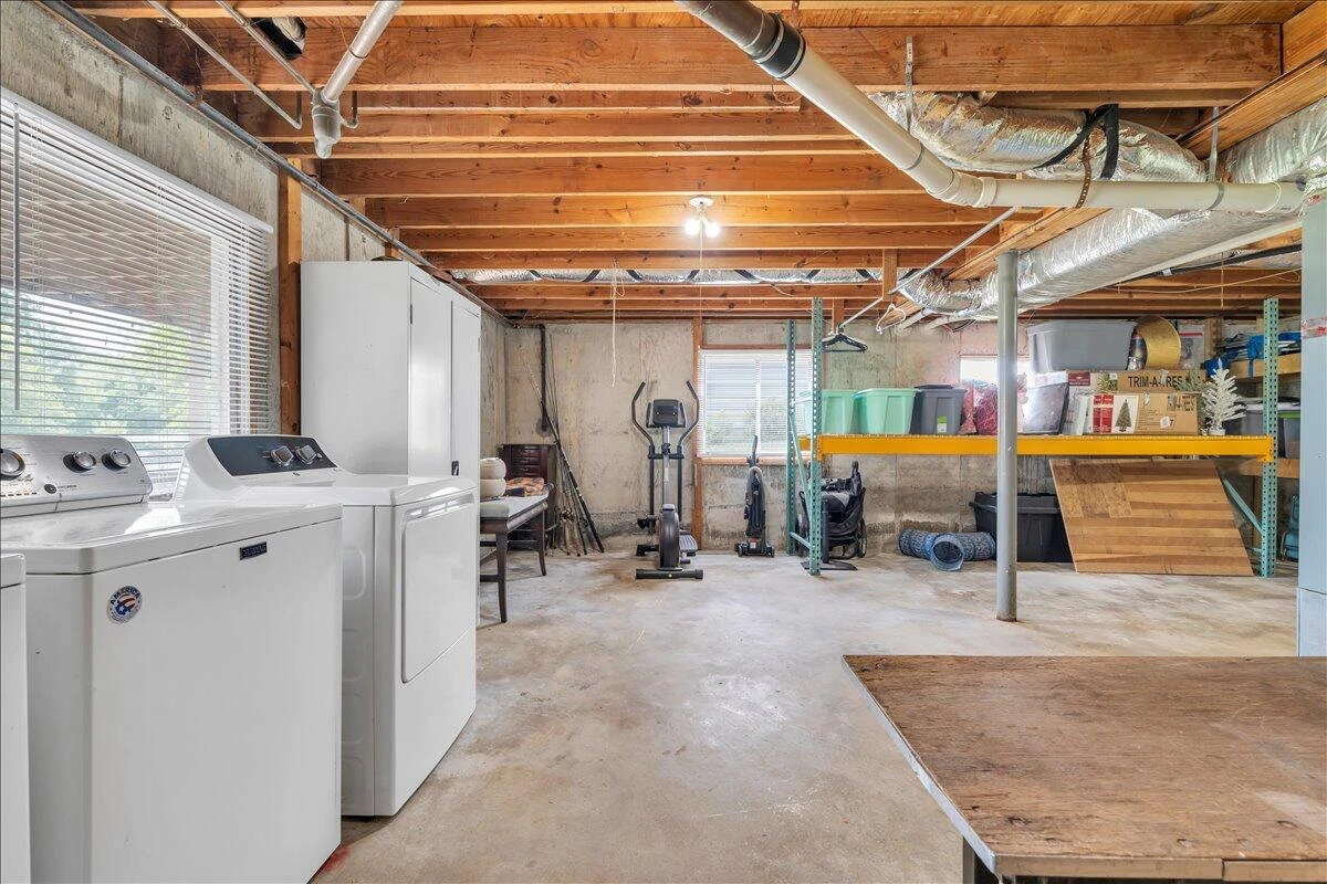 729 Kenyon RD - Photo 28
