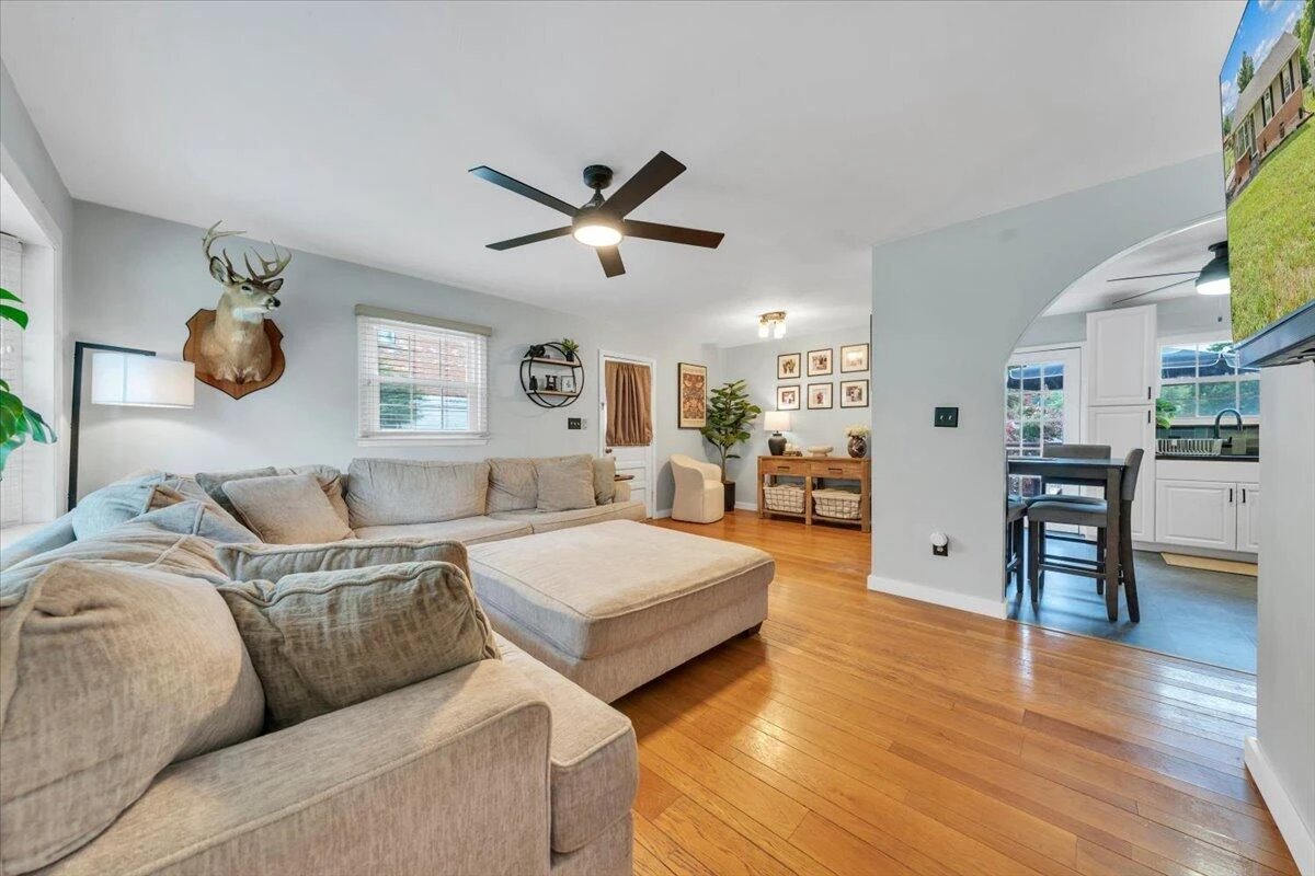 729 Kenyon RD - Photo 3