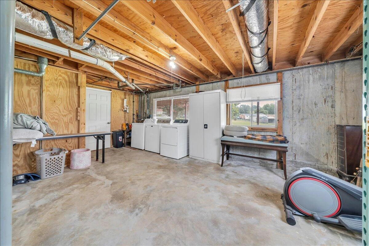 729 Kenyon RD - Photo 30