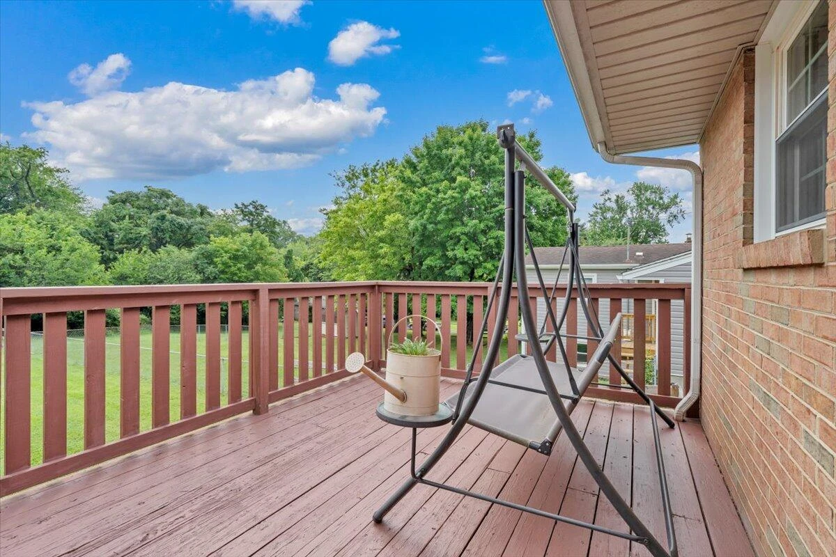 729 Kenyon RD - Photo 32