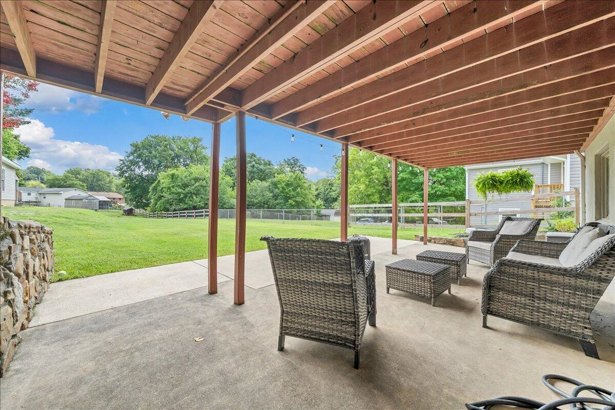 729 Kenyon RD - Photo 35