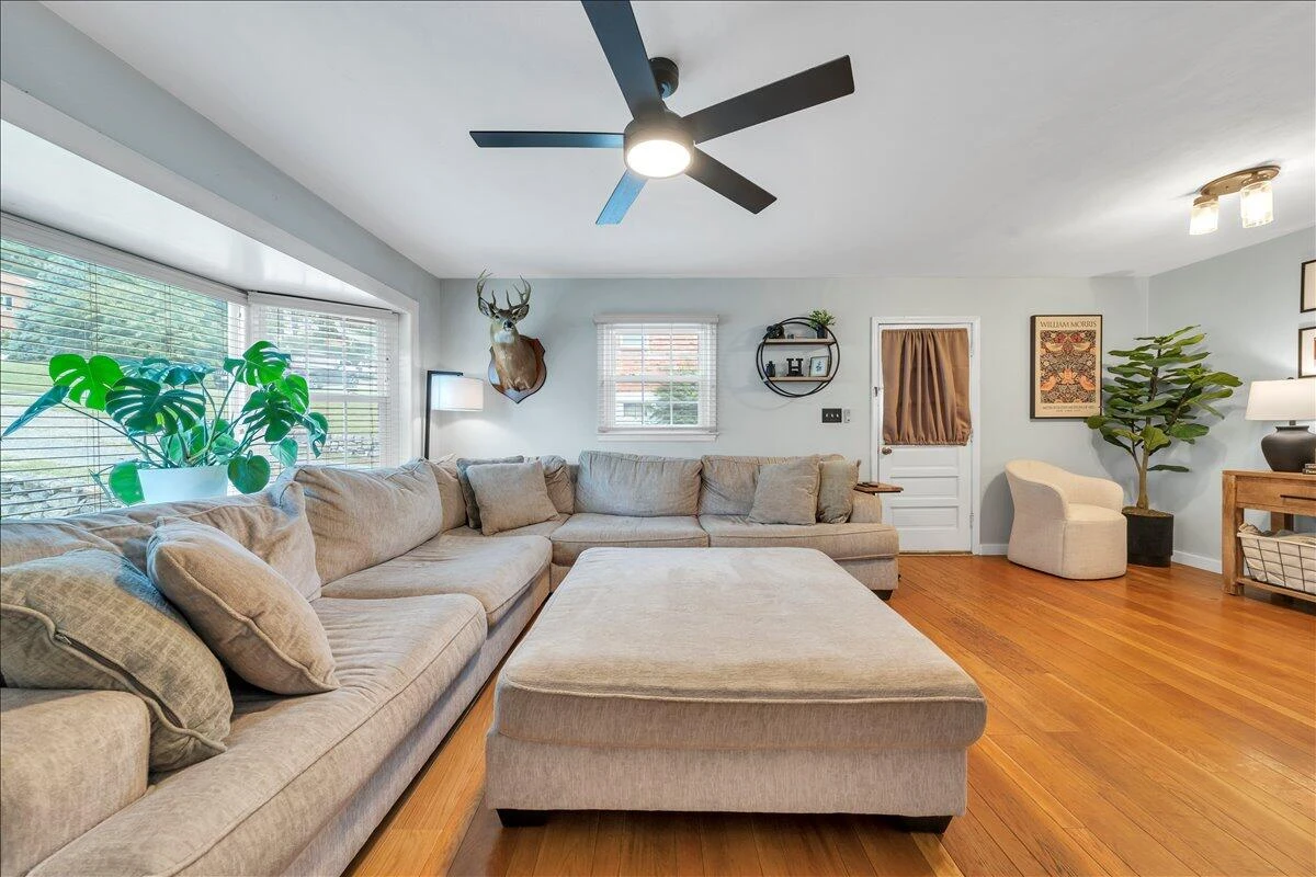 729 Kenyon RD - Photo 4