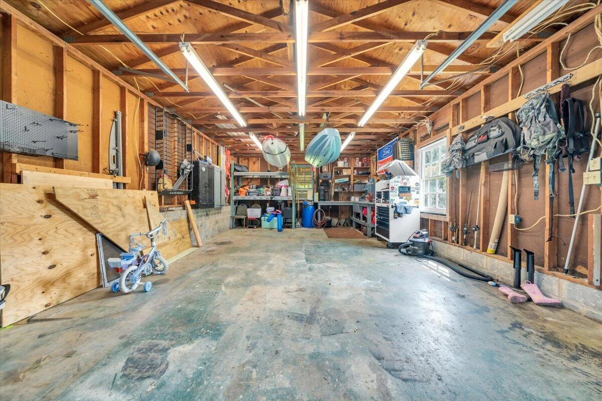 729 Kenyon RD - Photo 43