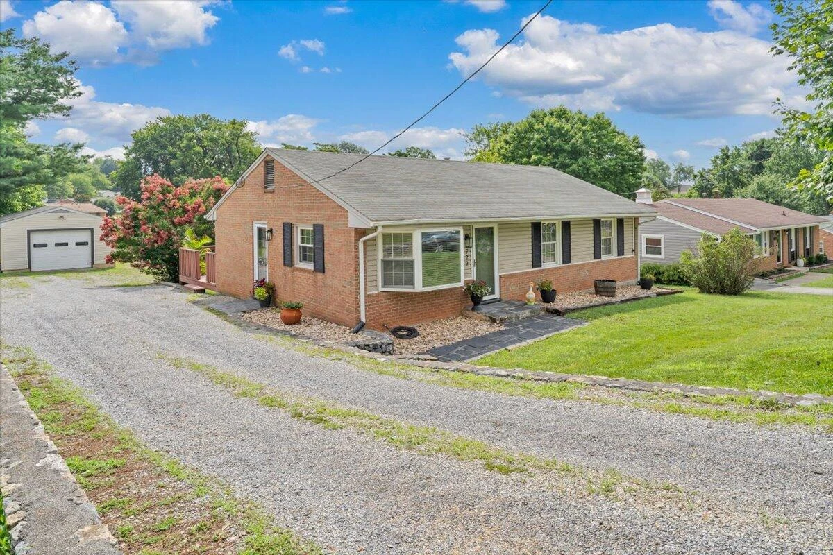729 Kenyon RD - Photo 47