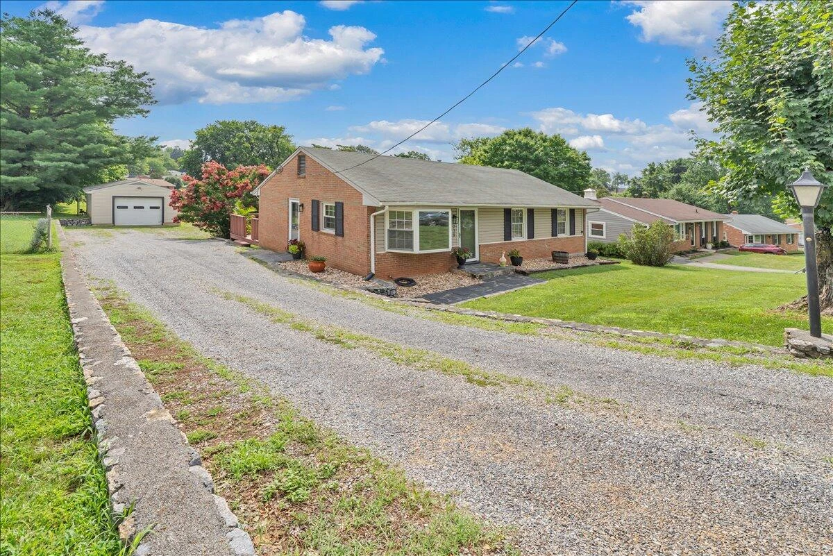 729 Kenyon RD - Photo 48