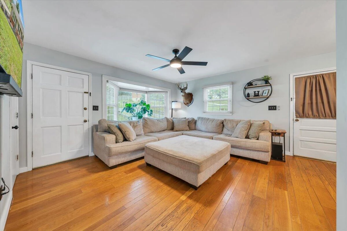 729 Kenyon RD - Photo 5