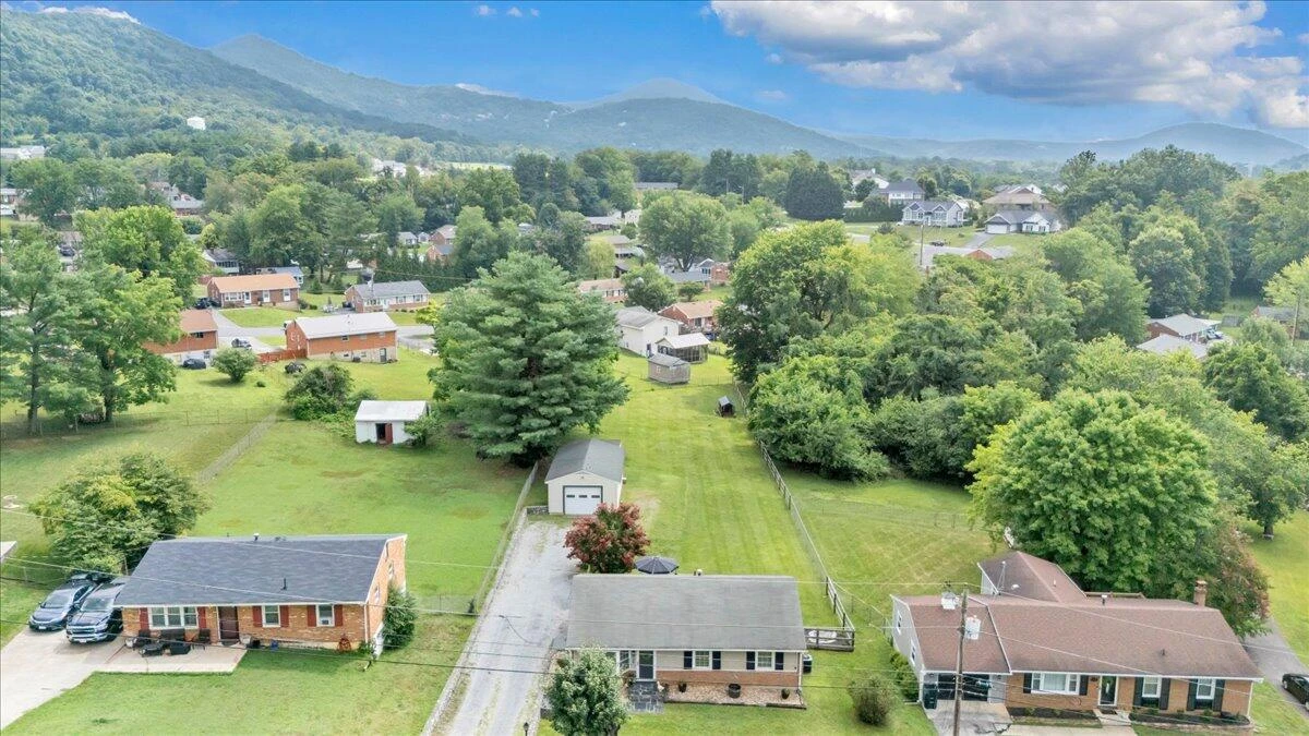 729 Kenyon RD - Photo 51