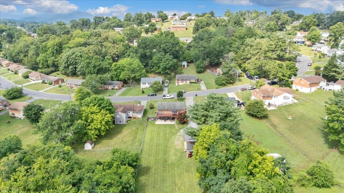 729 Kenyon RD - Photo 54