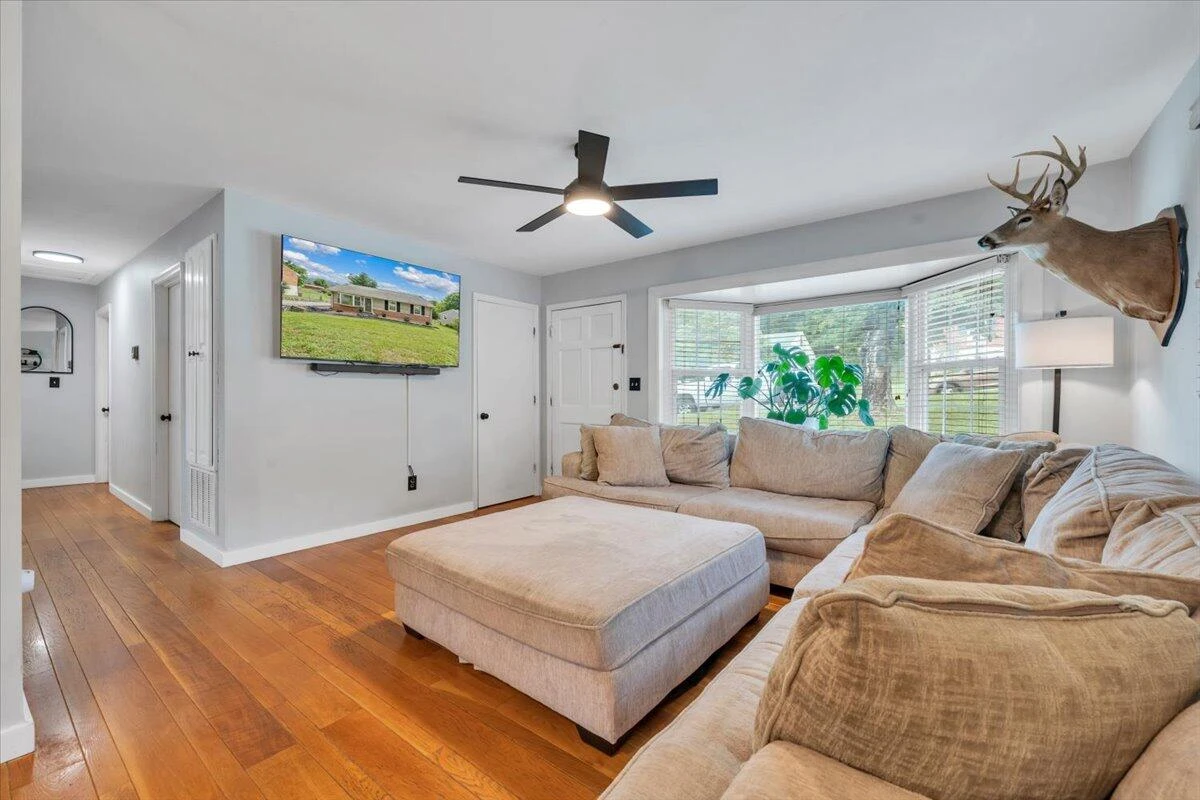 729 Kenyon RD - Photo 7