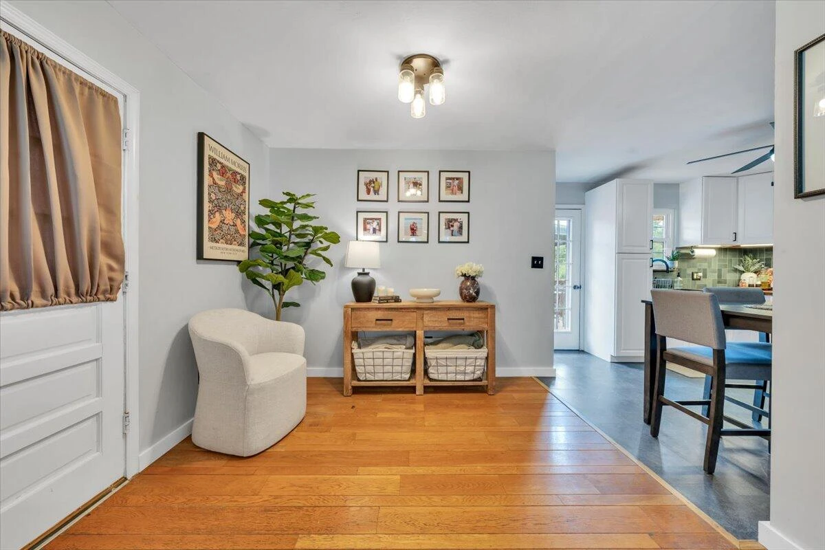 729 Kenyon RD - Photo 8