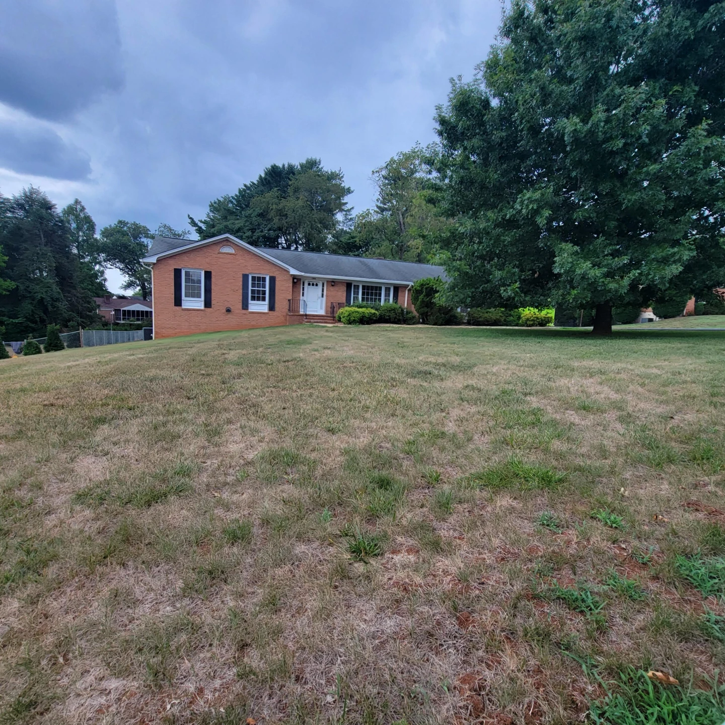 1504 Meadowview LN