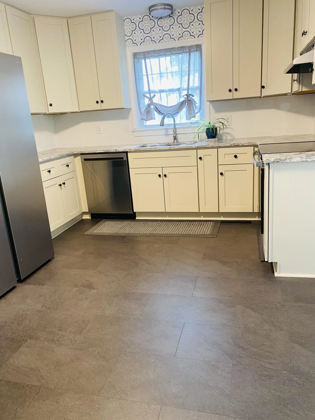 1504 Meadowview LN - Photo 15