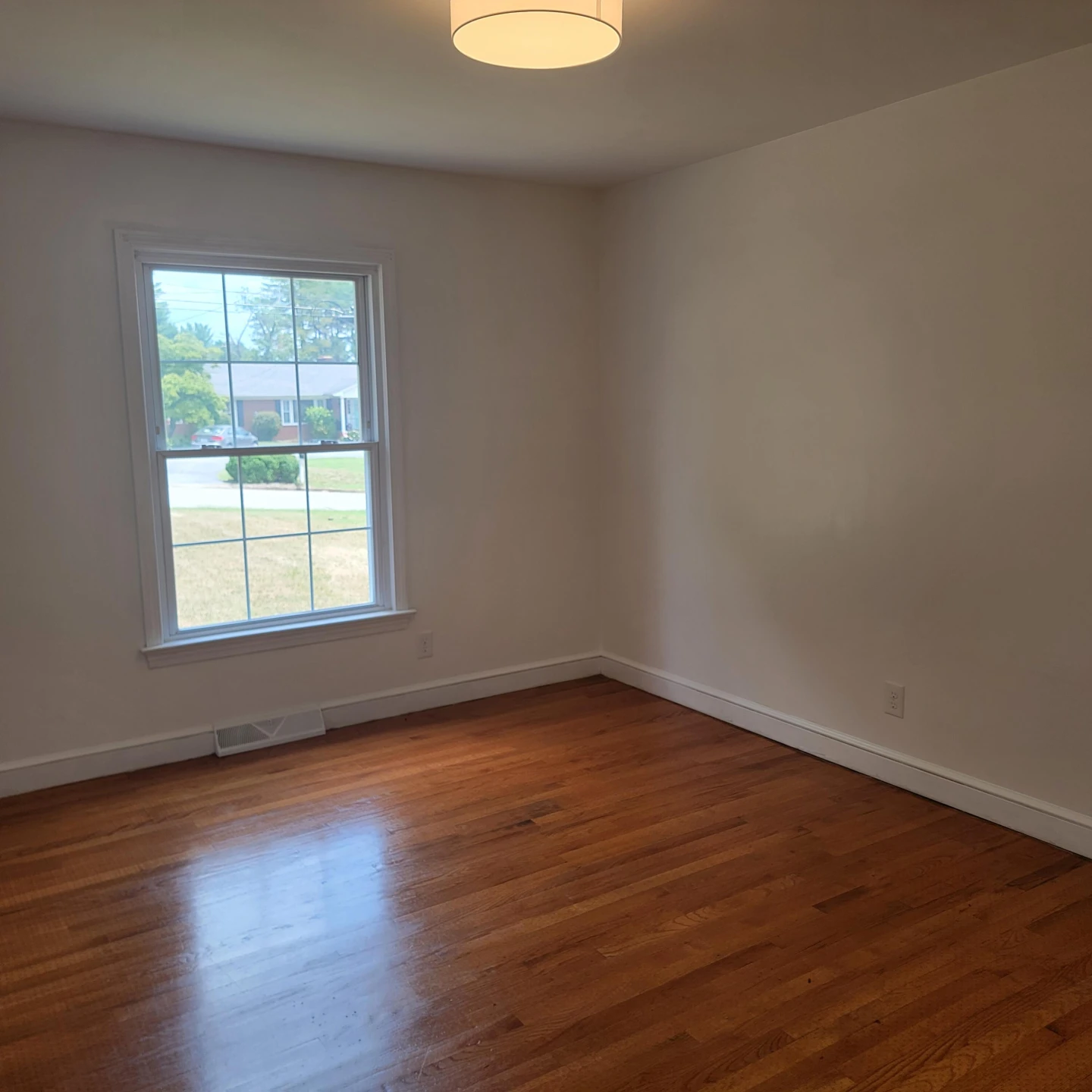 1504 Meadowview LN - Photo 20