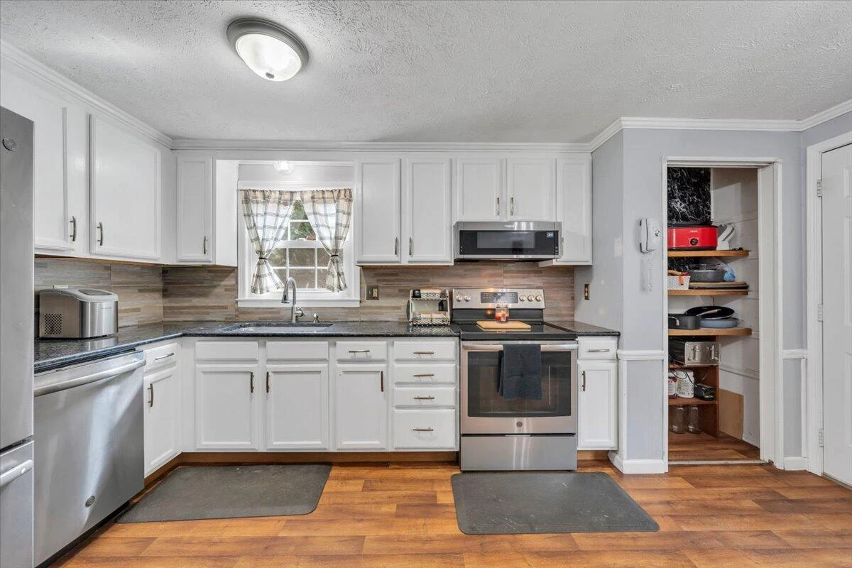 811 Ball Park RD - Photo 14