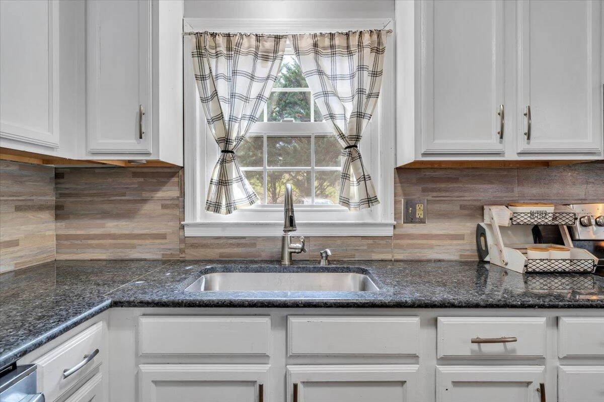 811 Ball Park RD - Photo 15