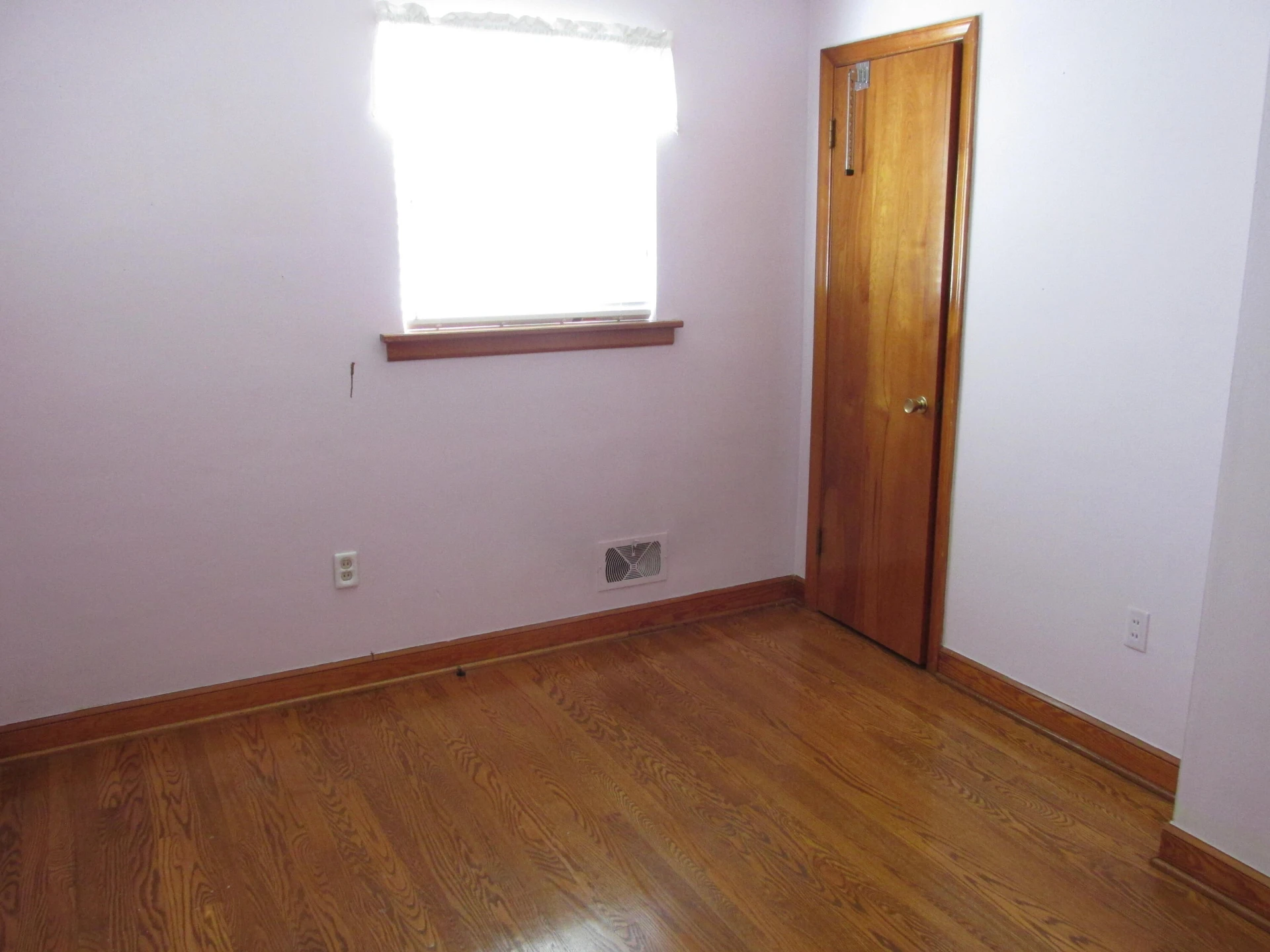 2122 Windsor AVE - Photo 11