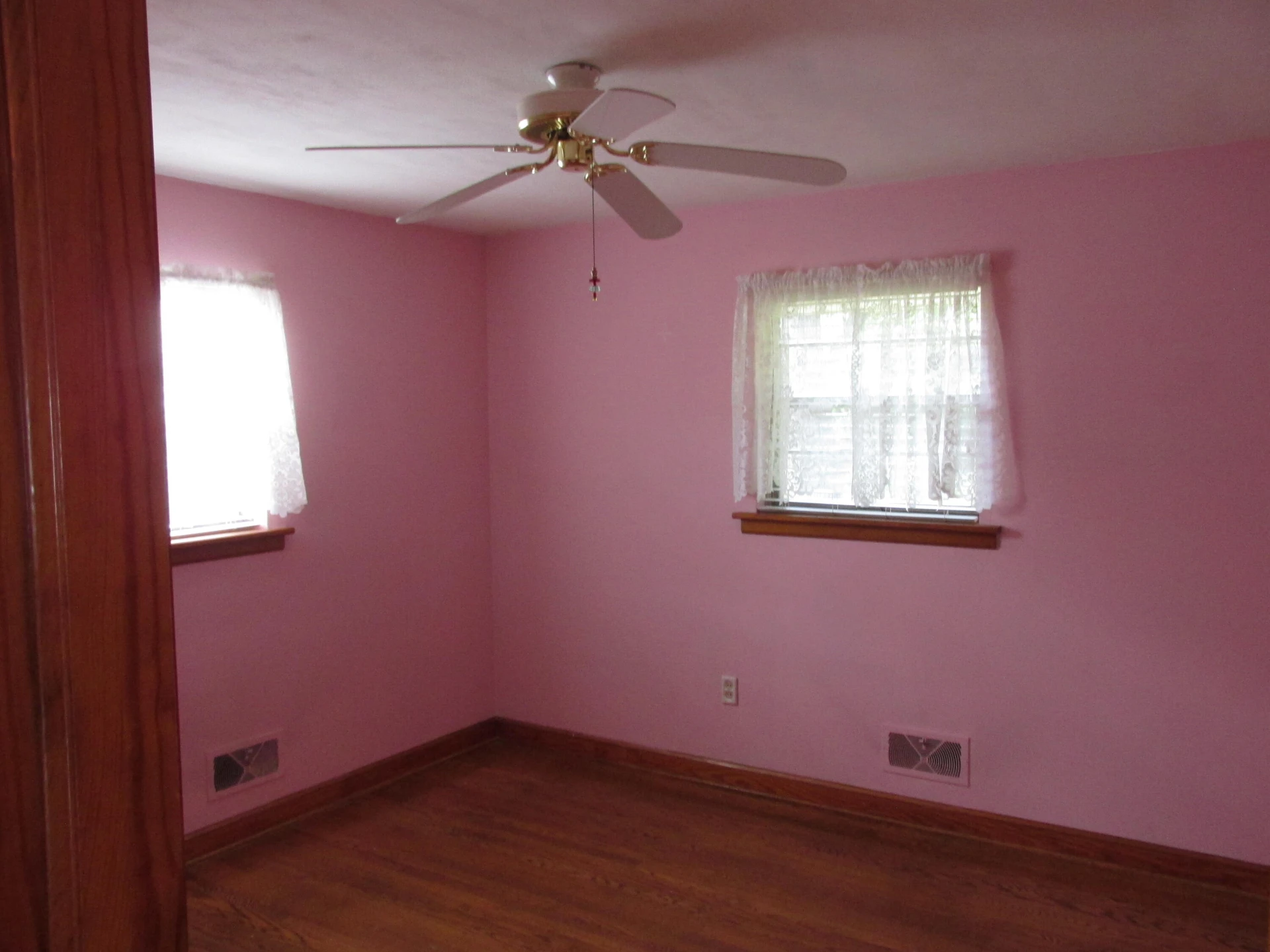 2122 Windsor AVE - Photo 12