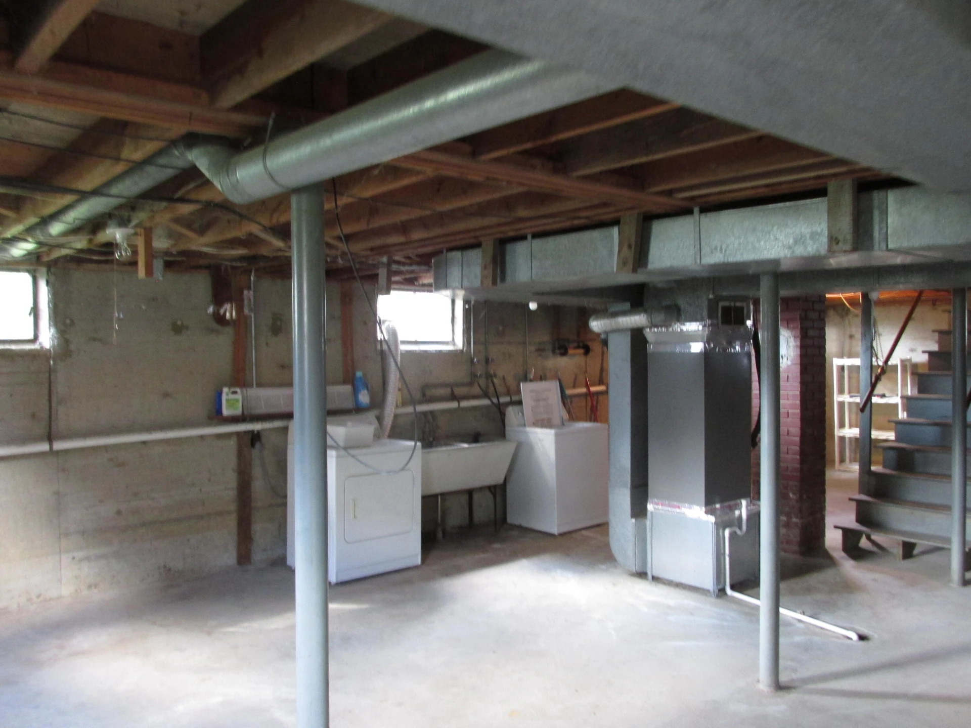2122 Windsor AVE - Photo 13