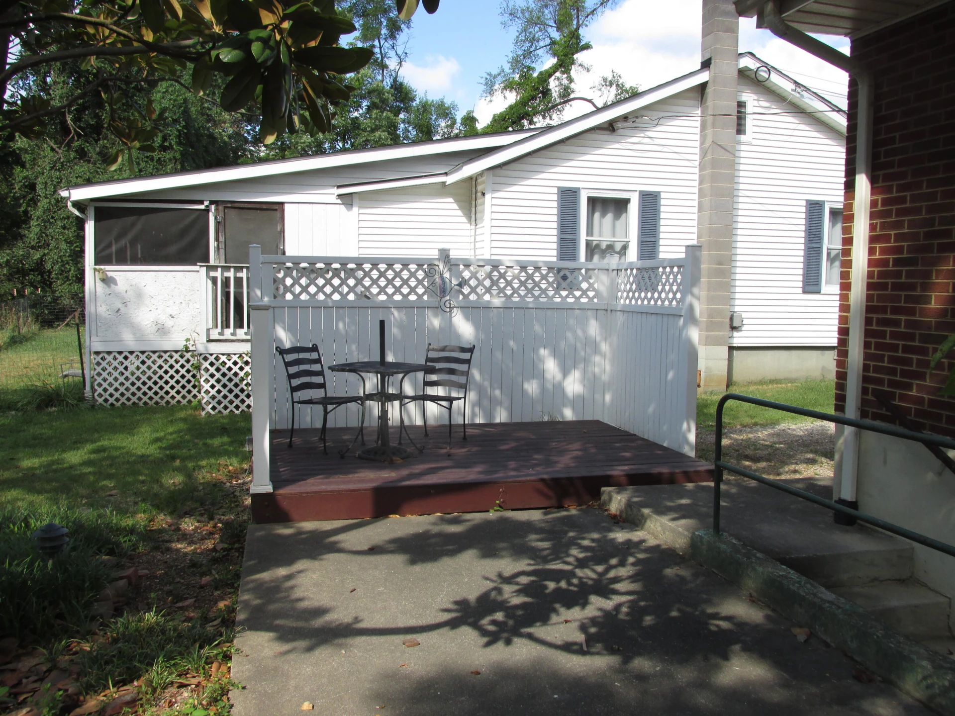 2122 Windsor AVE - Photo 4