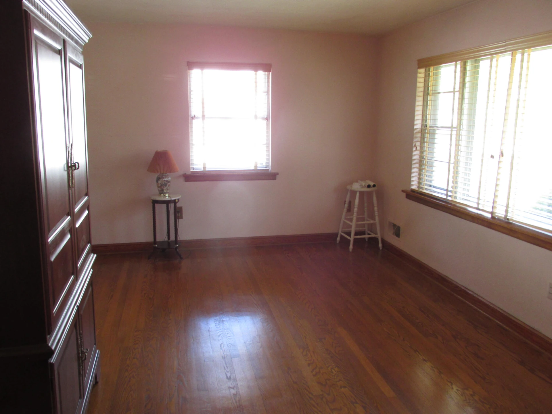 2122 Windsor AVE - Photo 6