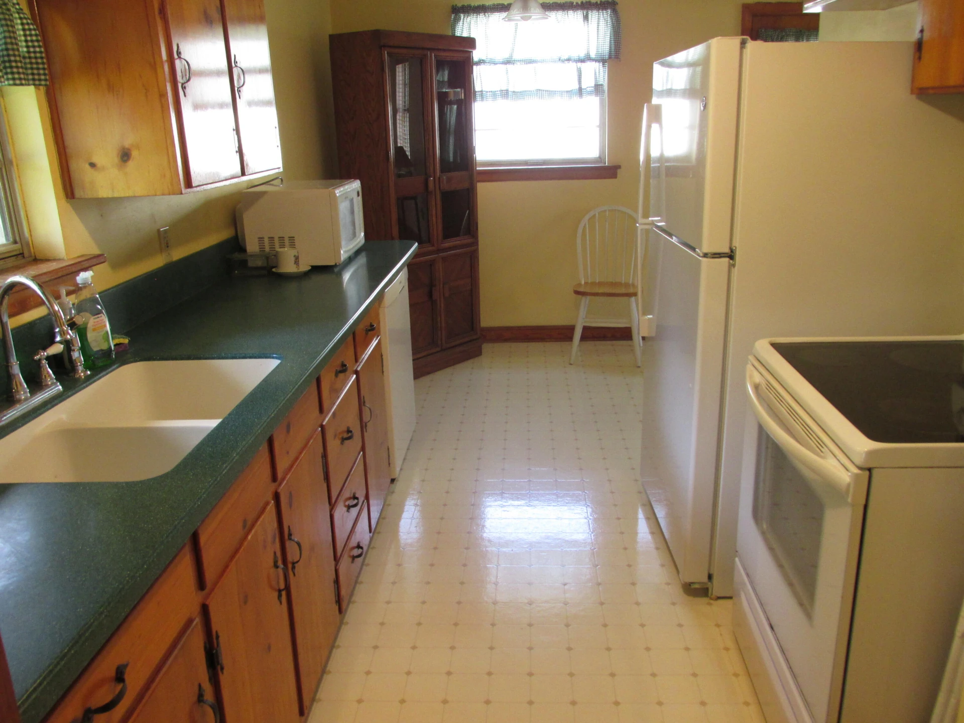 2122 Windsor AVE - Photo 8