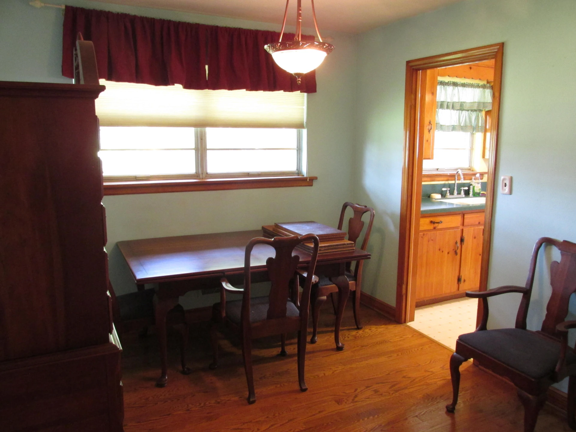 2122 Windsor AVE - Photo 9