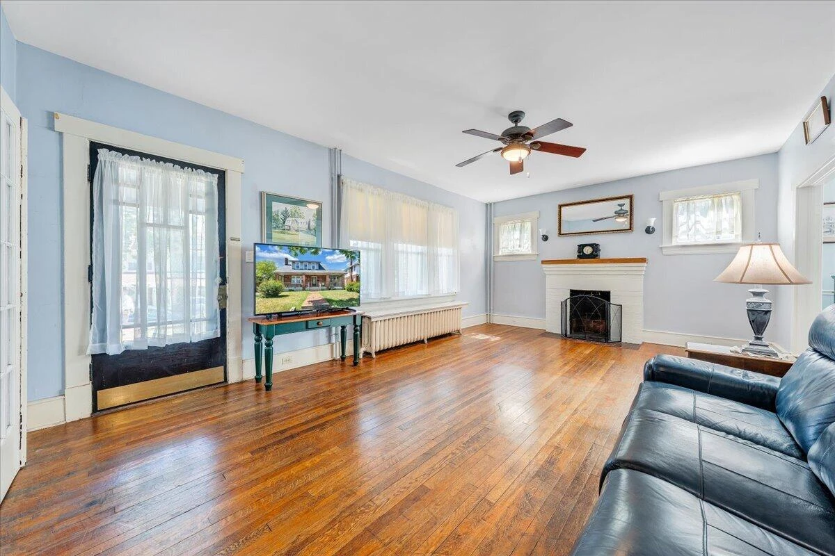 2040 Berkley AVE SW - Photo 11