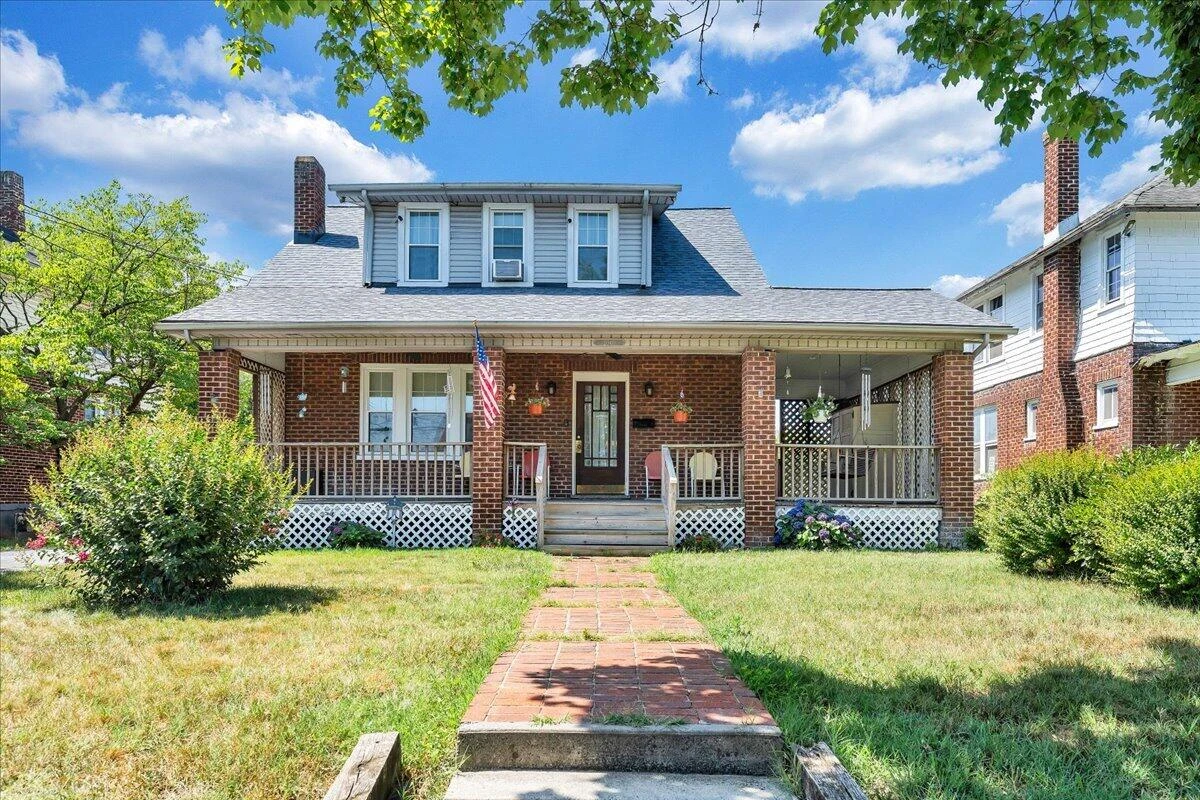 2040 Berkley AVE SW - Photo 2